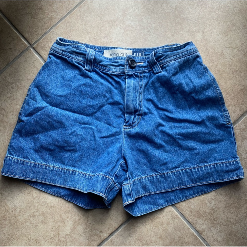 RETRO CUT MID RISE GAP SHORTS